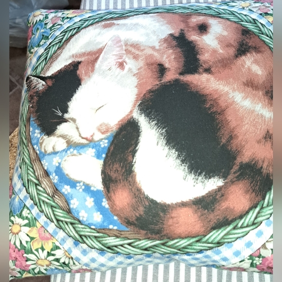Vintage Daisy Kingdom Cat Pillow Cottage Core Calico Cat Floral Daisy's - Picture 2 of 7